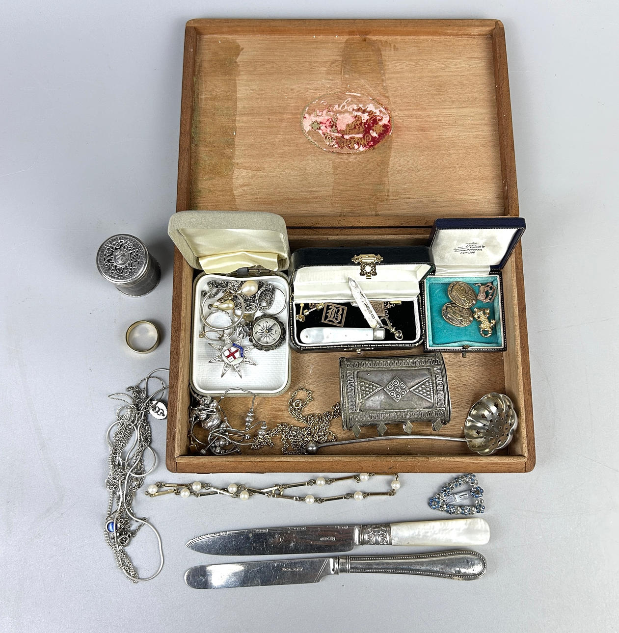 SMALL ITEMS INCLUDING GOLD AND SILVER
