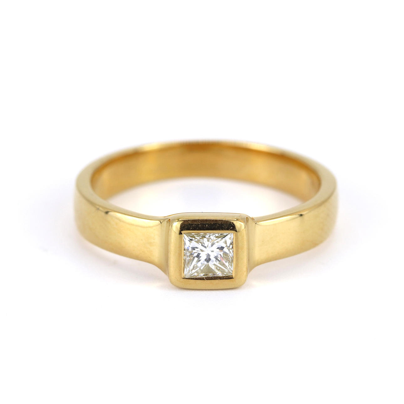 14CT GOLD DIAMOND SET SOLITIARE RING