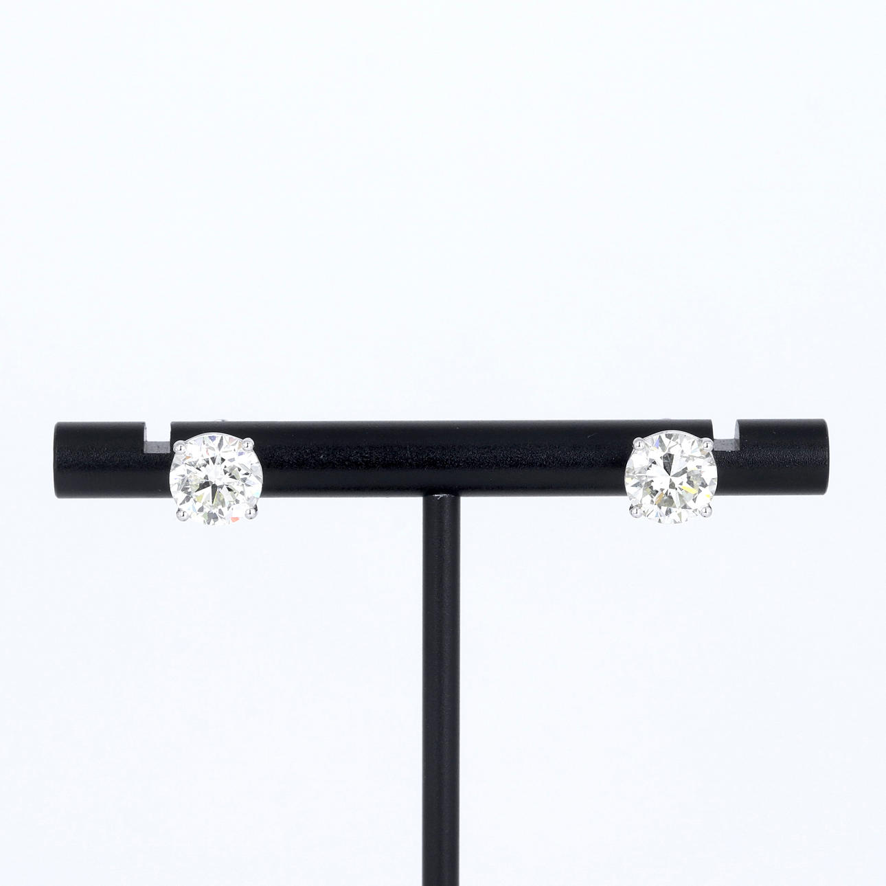 18CT GOLD (3CT) DIAMOND STUDS