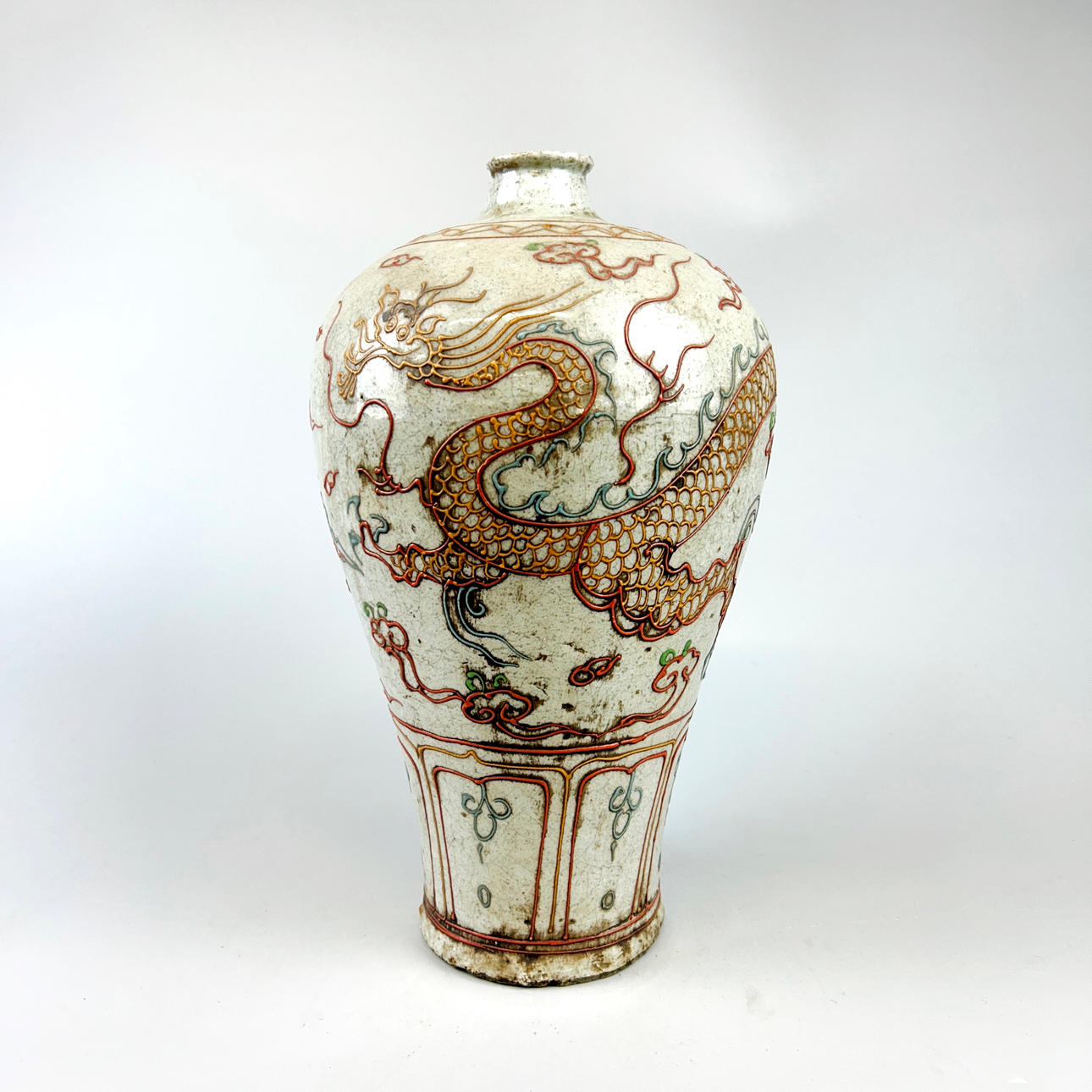 CHINESE PORCELAIN VASE